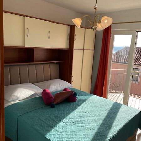 Comfortable Apartment Near The Sea Trogir Exterior foto