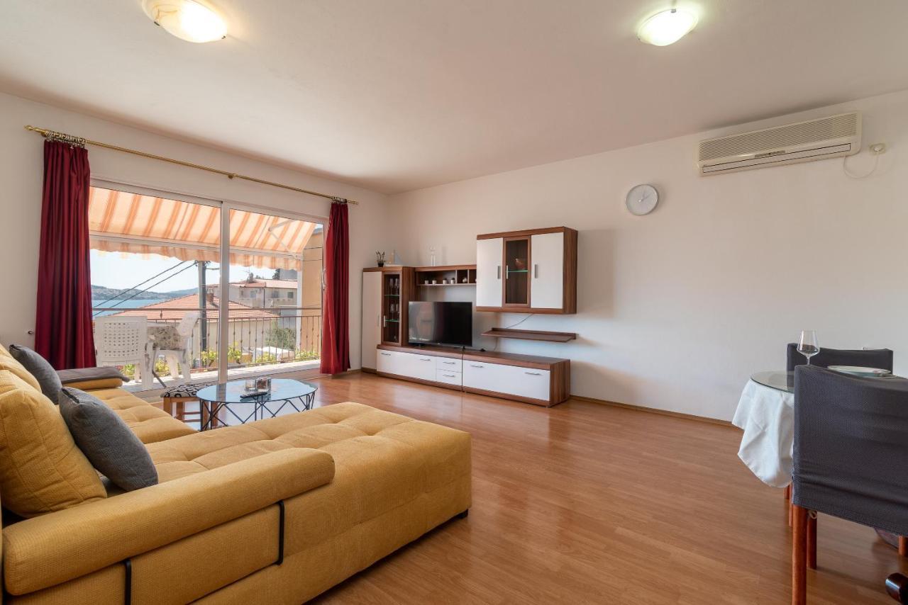 Comfortable Apartment Near The Sea Trogir Exterior foto