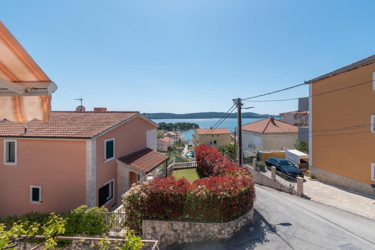 Comfortable Apartment Near The Sea Trogir Exterior foto