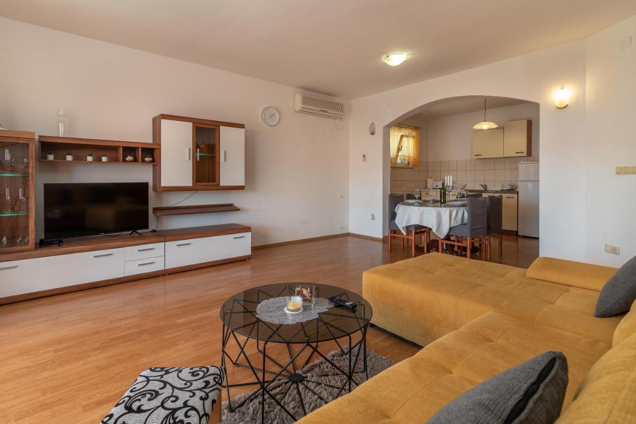 Comfortable Apartment Near The Sea Trogir Exterior foto