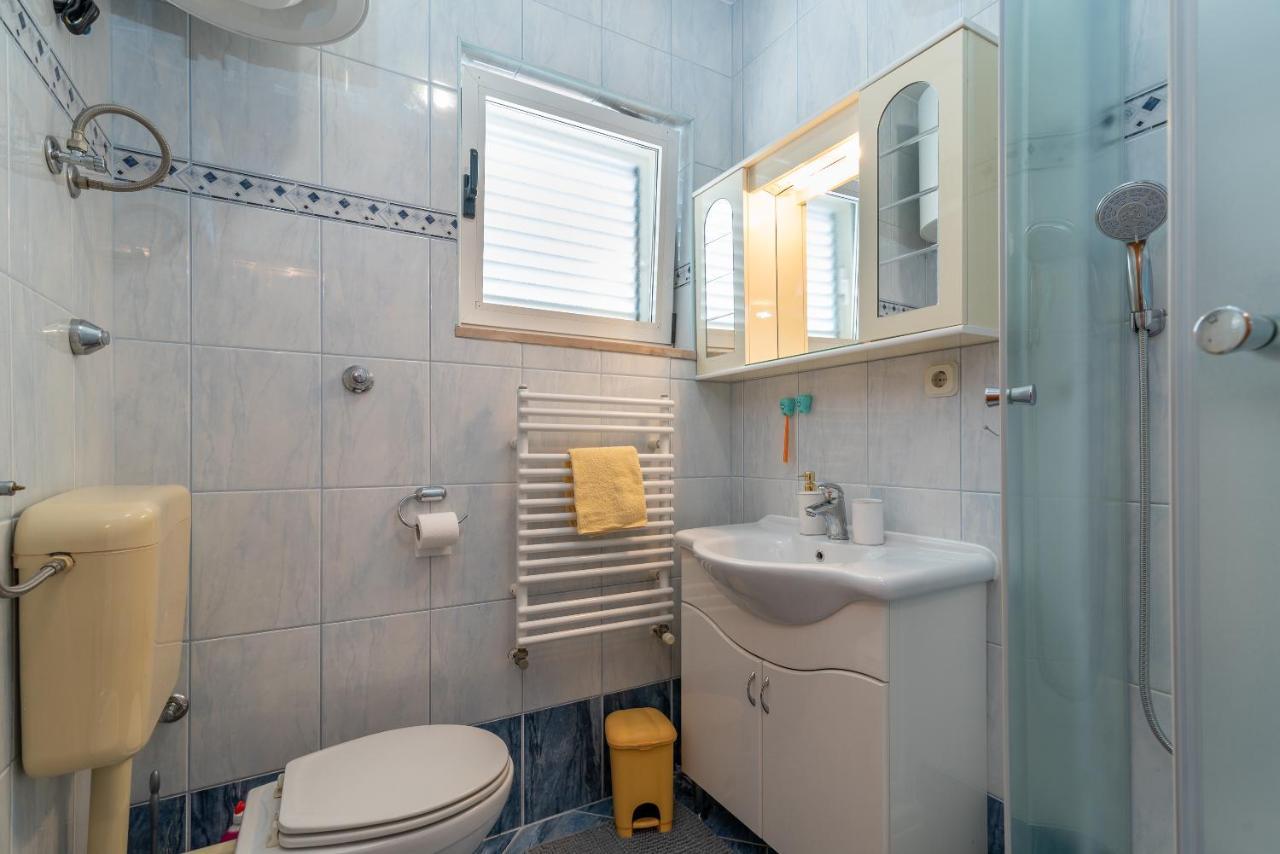 Comfortable Apartment Near The Sea Trogir Exterior foto
