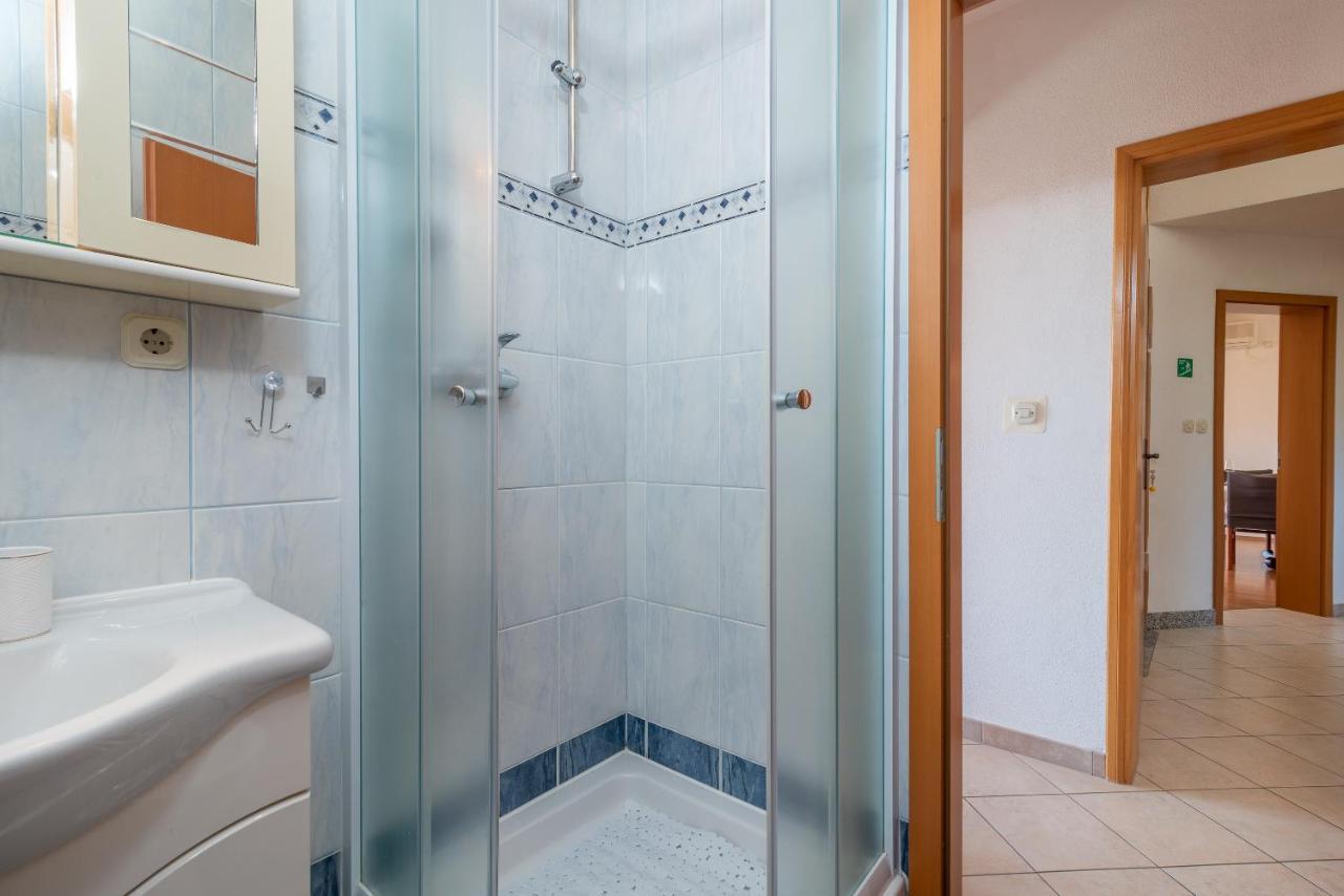 Comfortable Apartment Near The Sea Trogir Exterior foto