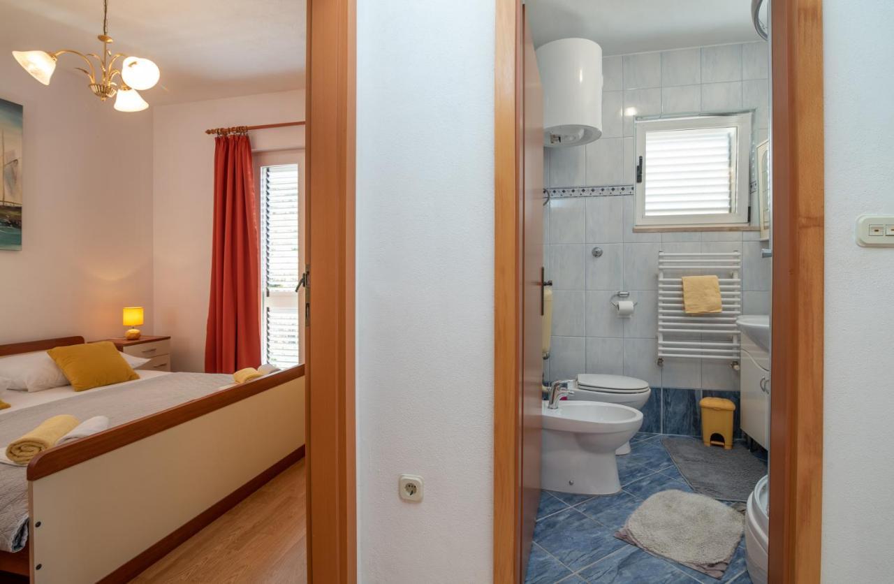 Comfortable Apartment Near The Sea Trogir Exterior foto