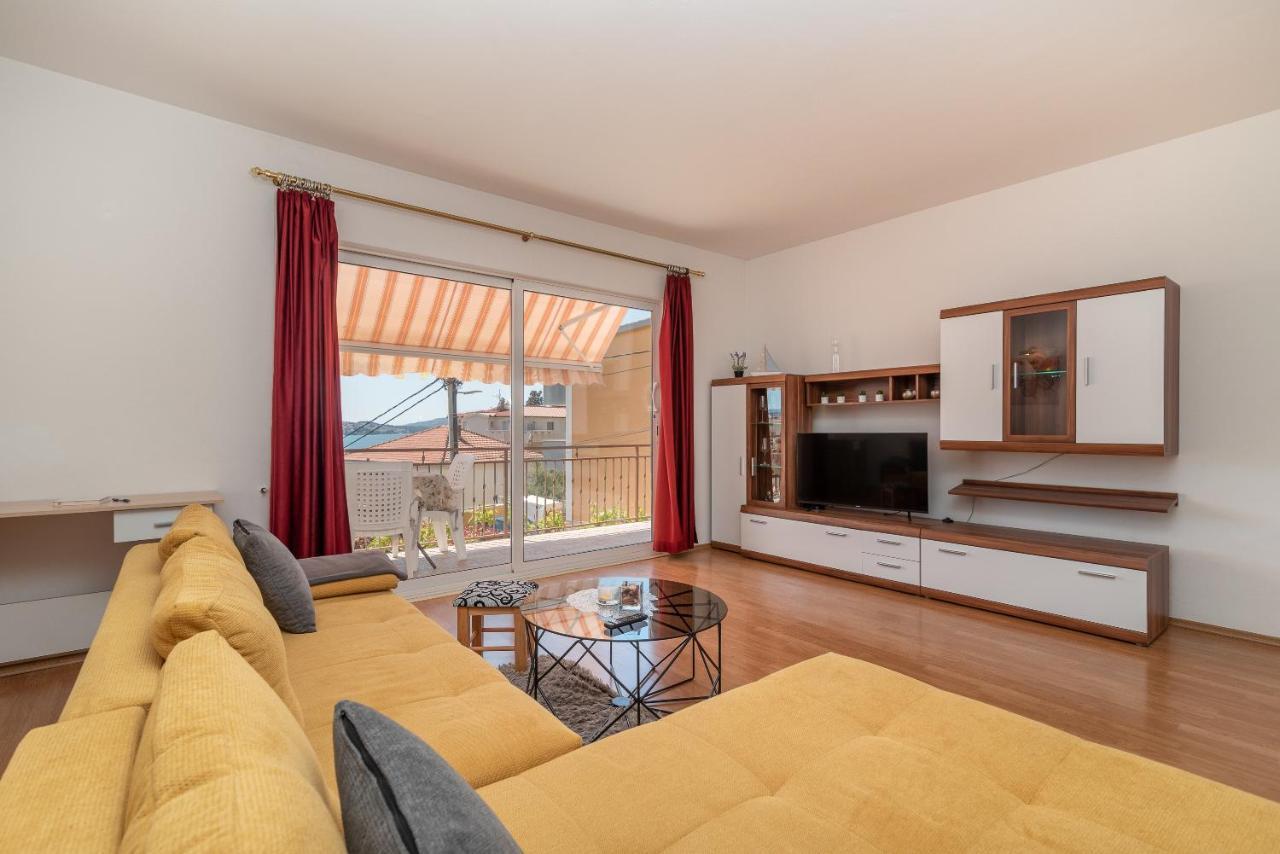 Comfortable Apartment Near The Sea Trogir Exterior foto