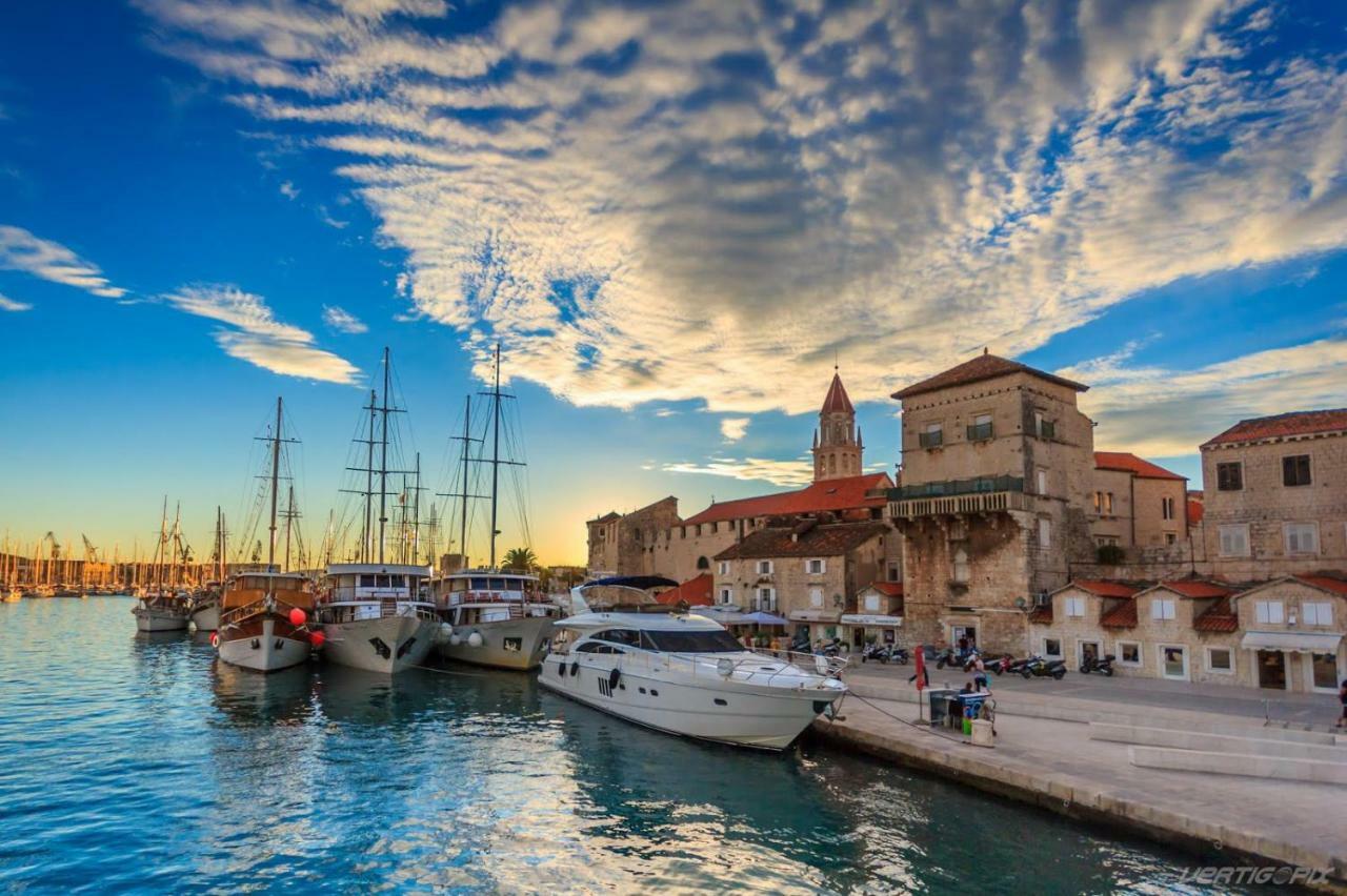 Comfortable Apartment Near The Sea Trogir Exterior foto